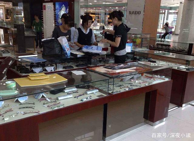為什么很多眼鏡店沒有顧客卻沒倒閉?老板說了實情,竟有這些秘密