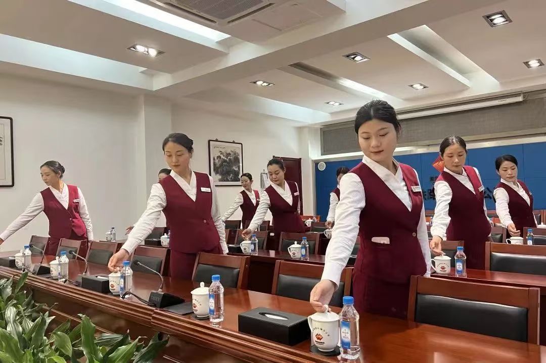 會(huì)議服務(wù)禮儀培訓(xùn) 打造專業(yè)、高效、溫馨的會(huì)議體驗(yàn)